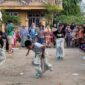 Lomba Lari Karung Anak-anak di RT 07 Kelurahan Patunas Sampai Terguling-Guling. FOTO : LT 