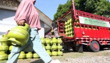 Menyambut libur panjang Hari Raya Iduladha 1447 H, PT Pertamina Patra Niaga berkomitmen mencegah kelangkaan dengan menambah pasokan sebanyak 9 juta tabung secara nasional dan mengimbau masyarakat untuk tidak melakukan aksi borong (panic buying). (FOTO :Dok. Pertamina)