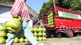 Menyambut libur panjang Hari Raya Iduladha 1447 H, PT Pertamina Patra Niaga berkomitmen mencegah kelangkaan dengan menambah pasokan sebanyak 9 juta tabung secara nasional dan mengimbau masyarakat untuk tidak melakukan aksi borong (panic buying). (FOTO :Dok. Pertamina)