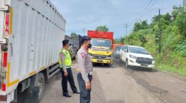 Anggota Polisi Lalulintas Mengatur Kemacetan di Jaur Lalulintas Angkutan Batu Bara. FOTO : Ditlantas Polda Jambi