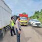 Anggota Polisi Lalulintas Mengatur Kemacetan di Jaur Lalulintas Angkutan Batu Bara. FOTO : Ditlantas Polda Jambi