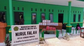 Madrasah Nurul Falah Desa Sungai Papauh Kecamatan Muara Papalik Kabupaten Tanjab Barat baru diresmikan pada Jum'at 30 September 2022 kemarin. Peresmian dilakukan langsung oleh Dandim 0419/Tanjab Letkol Kav Muslim Rahim Tompo, SH, M.Si. FOTO : Ist