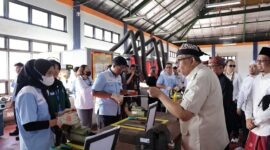 Wakil Menteri Ketenagakerjaan Afriansyah Noor saat memberikan arahan langsung kepada peserta pelatihan vokasi di BPVP Banyuwangi Jawa Timur, Selasa (22/9/2026). (Foto: Humas Kemnaker)