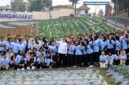 Menteri Ketenagakerjaan Yassierli berfoto bersama dengan para peserta pelatihan saat melakukan kunjungan kerja di Balai Pelatihan Vokasi dan Produktivitas (BPVP) Bandung Barat, Jawa Barat, Jumat (9/10/2026). (FOTO : Dok. Biro Humas Kemnaker)