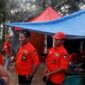 Anggota PBB Melakukan Penjagaan di makam Brigadir Yosua Hutabarat atau Brigadir J di TPU Desa Suka Makmur, Sungai Bahar, Kabupaten Muaro Jambi. (FOTO : Dhea)