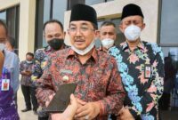 FOTO : Bupati Tanjab Barat Drs. H. Anwar Sadat, M.Ag