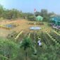 eluruh civitas akademika MAN Insan Cendekia Jambi saat melaksanakan upacara bendera di lapangan utama madrasah. Kedisiplinan dan semangat nasionalisme senantiasa ditanamkan dalam setiap kegiatan untuk membentuk generasi unggul yang berkarakter islami. (FOTO : Dok. MAN IC JAMBI)