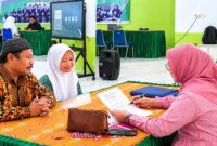 UJI KOMPREHENSIF: Tim penguji MAN IC Jambi saat melakukan wawancara mendalam terkait aspek akademik, karakter, dan komitmen orang tua terhadap calon peserta didik baru, Sabtu (23/5/2026). Proses seleksi ketat ini merupakan bagian dari komitmen madrasah menuju Zona Integritas. (Foto: Dok. MAN IC Jambi)