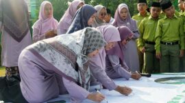 Dokumentasi Deklarasikan dan Tandatangani Komitmen
MAN IC Jambi sebagai Satuan Pendidikan Ramah Anak. FOTO : HMS