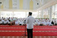 Bupati Anwar Sadat Saat Memberikan Sambutan pada Acara Manasik Haji Ramah Lansia dan Disabilitas 1447 H di Masjid Syekh Utsman, Desa Tungkal I, Sabtu (08/02/26). FOTO : Dokpim