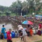 Ratusan Warga Hingg Emak-Emak Ramaikan ‘Lomba Mancing Mania Perubahan’ Hairan-Amin di Desa Purwodadi, Kecamatan Tebing Tinggi, Kabupaten Tanjung Jabung Barat, Sabtu (16/11/). FOTO : Dom Tim Ses/MC HA
