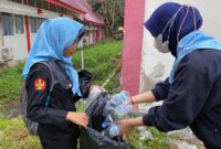 Mapala Pawana Fakultas Matematika dan FMPA Universitas Tadulako Inisiasi Kegiatan Aksi Bersih dalam Memperingati Hari Peduli Sampah Nasional. FOTO : Tim