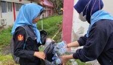 Mapala Pawana Fakultas Matematika dan FMPA Universitas Tadulako Inisiasi Kegiatan Aksi Bersih dalam Memperingati Hari Peduli Sampah Nasional. FOTO : Tim