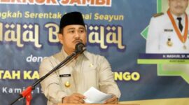 Bupati Bungo H Mashuri yang juga Ketua DPD Partai Demokrat Provinsi Jambi menyampaikan sambutan saat halal bihalal Pemkab Bungo dan Pemprov Jambi, Kamis (19/5/22). FOTO : Ist