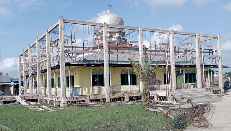 Masjid An-Nnur Pasar Muara Deli Kelurahan Betara Kiri, Kecamatan Kuala Betara, Kabupaten Tanjung Jabung Barat Dalam Tahap Pembangunan Beton. FOTO : Ist/LT