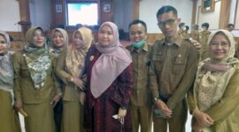 Bupati Masnah Lantik Puluhan Kepala Sekolah, Senin (18/4/22). FOTO : Noval/Ist