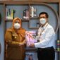Bupati Muaro Jambi Hj. Masnah Busro, SE, M.Tr.IP, menyerahkan Laporan Keuangan Pemerintah Daerah (LKPD) Kabupaten Muaro Jambi Tahun Anggaran 2021 di Kantor BPK RI Perwakilan Jambi, Senin (21/3/22).