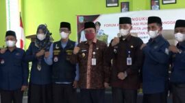 Wakil Wali Kota Jambi, Maulana mengukuhkan forum Rukun Tetangga (RT) tingkat Kecamatan Kotabaru, Jumat (11/2/22).