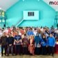 Perwakilan Maxim Indonesia, jajaran Dinas Pendidikan Provinsi Jambi, Kepala Sekolah SMK Negeri 2 Kota Jambi, serta para peserta dari 20 SMA/SMK se-Kota Jambi berfoto bersama usai pembukaan kompetisi edukasi MAXIM QUIZ: ENGLISH BRAIN di Aula Serbaguna SMK Negeri 2 Kota Jambi, Kamis (1/10/2026). (FOTO : Dok. MAXIM Jambi)