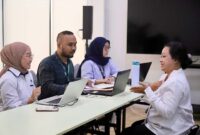 UJI KOMPETENSI: Suasana proses wawancara kerja bagi penyandang disabilitas Tuli yang diselenggarakan oleh Kementerian Ketenagakerjaan bekerja sama dengan PT Bumi Berkah Boga (Kopi Kenangan) di Jakarta, Senin (11/5/2026). Kegiatan ini bertujuan membuka ruang yang setara dan inklusif bagi difabel untuk menunjukkan potensi mereka di dunia kerja. (FOTO : Dok. Biro Humas Kemenaker)