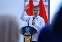 TRANSFORMASI BLK: Menteri Ketenagakerjaan (Menaker) Yassierli memberikan arahan terkait kebijakan ketenagakerjaan tahun 2026 di BBPVP Bandung, Jawa Barat, Jumat (8/5/2026). Dalam arahannya, Menaker menegaskan transformasi Balai Latihan Kerja (BLK) sebagai inkubator bisnis dan pusat pengembangan talenta guna mempercepat penyerapan tenaga kerja dan pencetakan wirausaha mandiri. (Foto: Biro Humas Kemnaker)