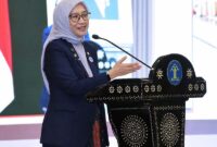 Menteri PANRB Rini Widyantini saat memberikan arahan mengenai evaluasi kebijakan transformasi budaya kerja dan efisiensi birokrasi digital. (FOTO: Dok. Kementerian PANRB)