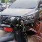 Salah satu Mobil Dinas OPD Tanjab Barat yang dipasang Stiker Logo Kabupaten. FOTO : Bas