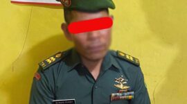 Pelaku DR Berpakaian Lengkap TNI, Kini Diamankan di Mapolres Kerinci. FOTO : Hms