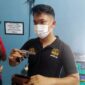 Polisi Menunjukan Senpi Rakitan yang diamankan dari AA. FOTO :Ist/jambiindependen