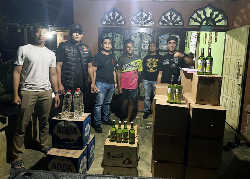 Polres Tebo Amankan 516 Botol Miras Berbagai Merek Di Rumah Warga Desa Rimbo Mulyo. FOTO : HMS RES