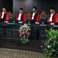 Mahkamah Konstitusi (MK) menolak pemohonan uji materiil Pasal 169 huruf q UU Pemilu soal batas usia Capres-Cawapres yang diajukan sejumlah kepala daerah. Foto/SINDOnews