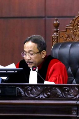 MK Putuskan Polisi Aktif Tidak Boleh Menduduki Jabatan Sipil