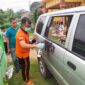 Polisi Melakukan Pemeriksaan Terhadap Mobil Dinas yang Pecah Kacanya diduga Dilakukan Pencuri Mengambil Uang Korban. FOTO : Ard/Ist/LT