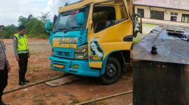 Truk dan Tangki Besi Diduga Berisi BBM Diamankan Polisi Polsek Merlung. [FOTO : Humas Res TJB]