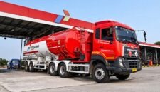 Pertamina Patra Niaga mengoptimalkan pergerakan Mobil Tangki (MT) melalui implementasi pola suplai berlapis (Regular, Alternative, Emergency). Pemantauan stok secara real-time terus dilakukan untuk memastikan kelancaran pasokan energi nasional. (FOTO : Dok. Pertamina)