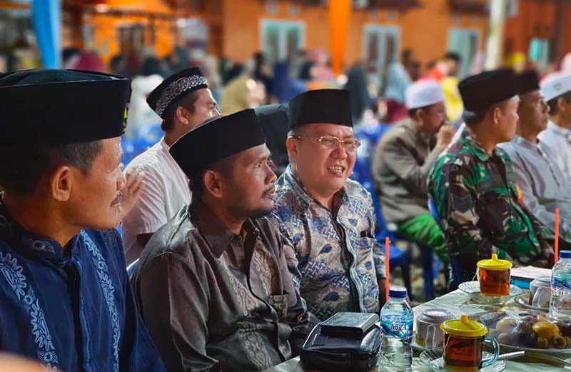 Jamal Darmawan, Sie bersama tamu undangan lainnya saat hadir di Pembukaan MTQ ke-52 Tingkat Desa Pembengis, Sabtu (18/2/23). FOTO : Dok Partai Demokrat