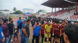 Tom Gubernur Cup Mendapatkan Breafing Usai Memenangkan Perdandingan meawan PS Sungai Penuh, Minggu (9/1/22). FOTO : Noval
