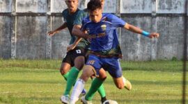 PS Muaro Jambi (Biru) Ketika Lada Melawan Tebo. FOTO : Jambiupdate