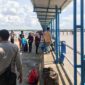 Kedatangan Penumpang dari Batam menggunakan KMP Satria Pratama di Pelabuhan RoRo Kuala Tungkal, Sabtu (23/4/22). FOTO : Ist
