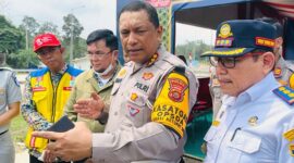 Dirlantas Polda Jambi Bersama Wakil Ketua DPRD dan Steakholder Lakukan Pemantauan - H-4 Arus Mudik Lebaran 2025 di Pos Pengamanan, Rabu (26/3/2025).. FOTO : HMS
