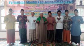 Masyarakat Desa Rantau Puri Kecamatan Bulian, Kabupaten Batanghari, Peringati Maulid Nabi Muhammad SAW di Masjid Al-Jihad, Minggu  (9/10/22). FOTO : Boy