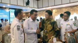 Wakil Bupati Tanjung Jabung Barat, Dr. H. Katamso, saat berinteraksi dengan jajaran kepala daerah dan pejabat kementerian dalam acara Musrenbang RKPD Provinsi Jambi Tahun 2027 di Jambi, Rabu (15/04). (FOTO : Dok. Prokopim TJB)