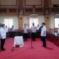 Asisten I Setda Provinsi Jambi Apani Saharudin melantik Pahrin Wirnadian sebagai kepala SMA Negeri 9 Sungaibahar, Kabupaten Muaro Jambi di Aula Lantai III Kantor Dinas Pendidikan Provinsi Jambi, , Rabu (9/2/2022). FOTO : Istimewa