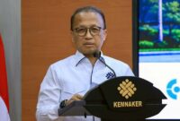 Kepala Barenbang Ketenagakerjaan Kemnaker, Anwar Sanusi, saat memberikan keterangan pers terkait penutupan Program Magang Nasional (MagangHub) Batch III Angkatan I di Jakarta. (Foto: Dok. Humas Kemnaker)