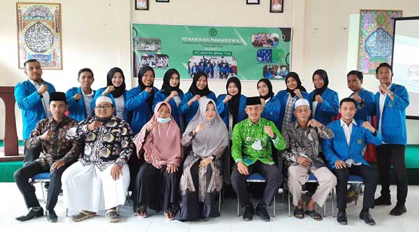 Acara Penarikan Kembali Mahasiswa Kuliah Kerja Nyata (KUKERTA) posko 3 di Kantor Kecamatan Bram Itam, Rabu (12/1/22). FOTO : Istimewa.