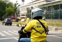Melalui ekspansi ke berbagai titik kecamatan di Jambi, Maxim berkomitmen menghadirkan ragam pilihan fitur terintegrasi mulai dari layanan transportasi (Bike & Car), logistik, hingga pesan-antar makanan (Food & Shop) dengan tarif yang terjangkau bagi masyarakat daerah. (Foto: Dok. Maxim)