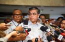 Akselerasi Pengalaman Kerja: Menaker Yassierli saat menyampaikan rencana penambahan 150 ribu kuota MagangHub 2026 di Gedung DPR RI, Jakarta (9/4). Program ini difokuskan untuk lulusan baru dan pemerataan kesempatan kerja di luar kota besar guna menekan angka pengangguran nasional. (FOTO : Biro Humas Kemenaker)