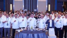Menteri Ketenagakerjaan (Menaker) Yassierli berfoto bersama jajaran Inspektorat Jenderal (Itjen) Kementerian Ketenagakerjaan saat membuka Rapat Koordinasi Pengawasan (Rakorwas) Itjen Kemnaker Tahun 2026 di Bogor, Jawa Barat, Rabu (15/4/2026) malam. (FOTO : Dok. Biro Humas Kemenaker)