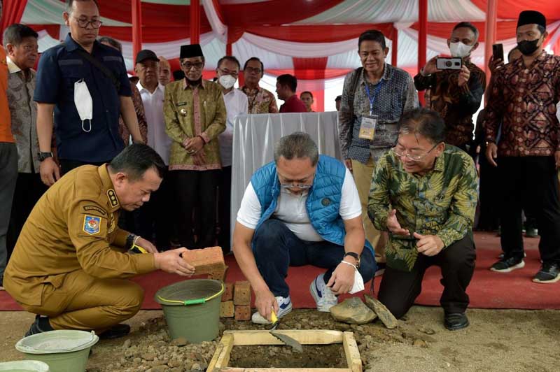 Acara Peletakan Batu Pertama Pembangunan Pabrik Minyak Sawit PT NGE di Kabupaten Batanghari, Selasa, (2/8/22). FOTO : Hms/Noval