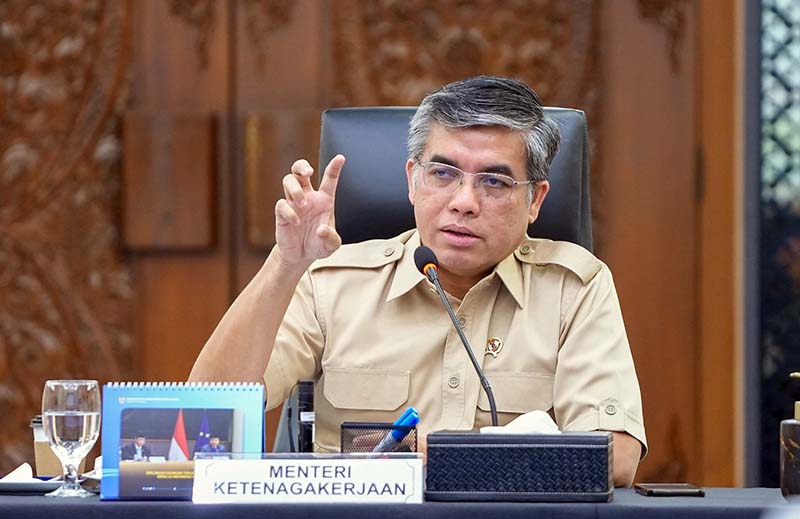 Menteri Ketenagakerjaan Yassierli berbicara dalam forum Link and Match Pelatihan Vokasi Nasional di Kantor Kemenko Perekonomian, Jakarta, Kamis (23/4/2026). Forum ini menyepakati prioritas 60.000 kuota pelatihan untuk tenaga kerja di kawasan industri strategis. (FOTO : Dok. Biro Humas Kemenaker)